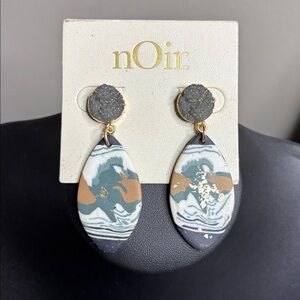 Noir Teardrop Dangle Druzy Earrings with Gold Accents NWT